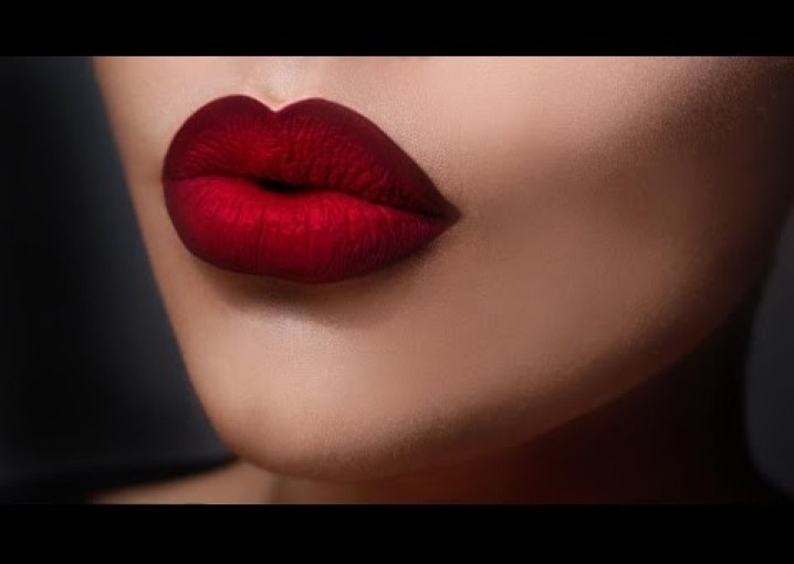 Ультрамодный макияж губ в технике омбре