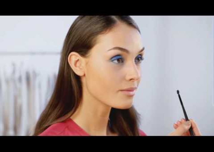 Видеоурок красоты: макияж в синей гамме