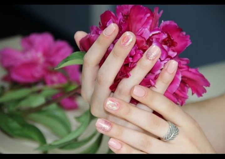 Нежный розовый маникюр БИТОЕ СТЕКЛО | Дизайн ногтей гель-лаком | YourBestBlog