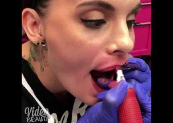 Makeup Clips / Tutorials - Сама себе делает татуаж ? вы За или Против татуажа губ?