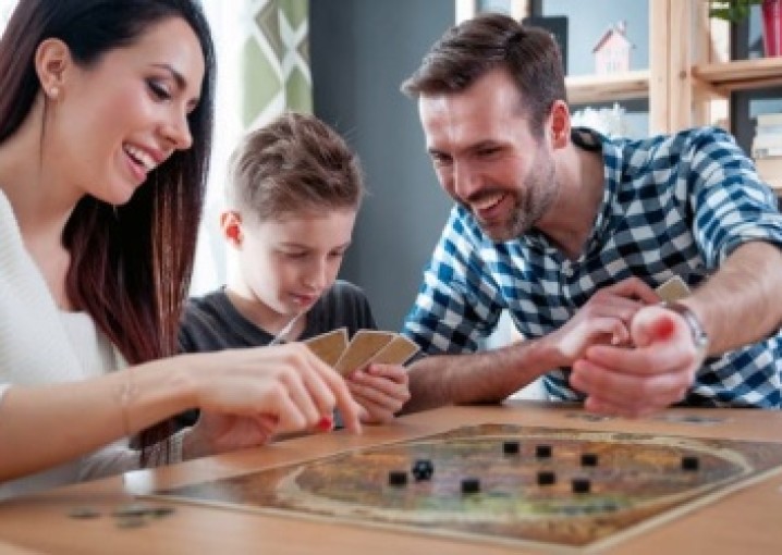 Сімейні настільні ігри - цікаве дозвілля для всіх