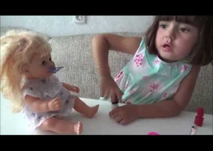 Кукла Беби Бон делает маникюр и педикюр  Видео для детей  Baby born Doll