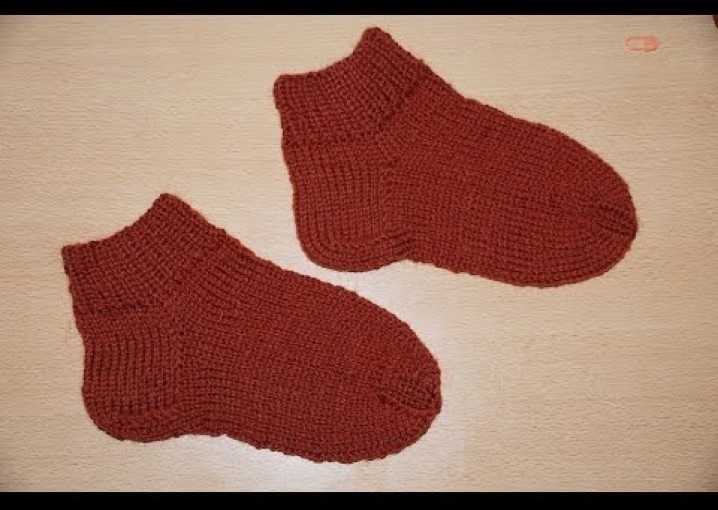 Вязание спицами для начинающих. Носки на 5 спицах  /////  Knitting for beginners. Socks 5 spokes