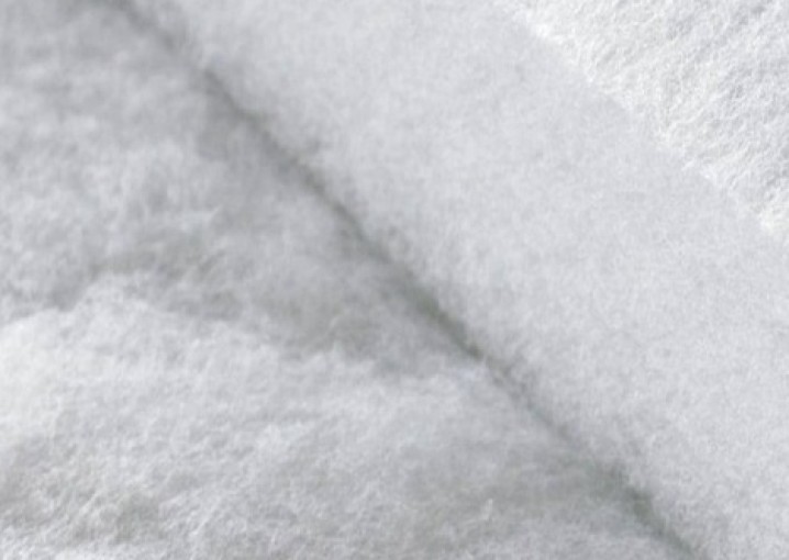 Синтепон в текстильной промышленности: Изучение использования синтепона в производстве домашнего текстиля, такого как подушки и одеяла.