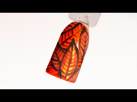 Дизайн ногтей с битым стеклом на осень. Осенний маникюр с листиками